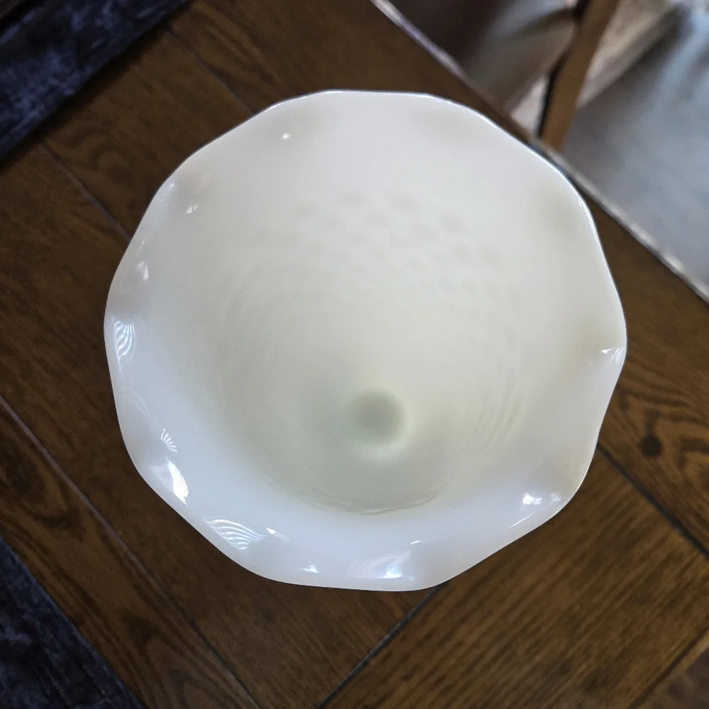Anchor Hocking Dot & Dash Hobnail Milk Glass Scalloped Edge Vase🐣
